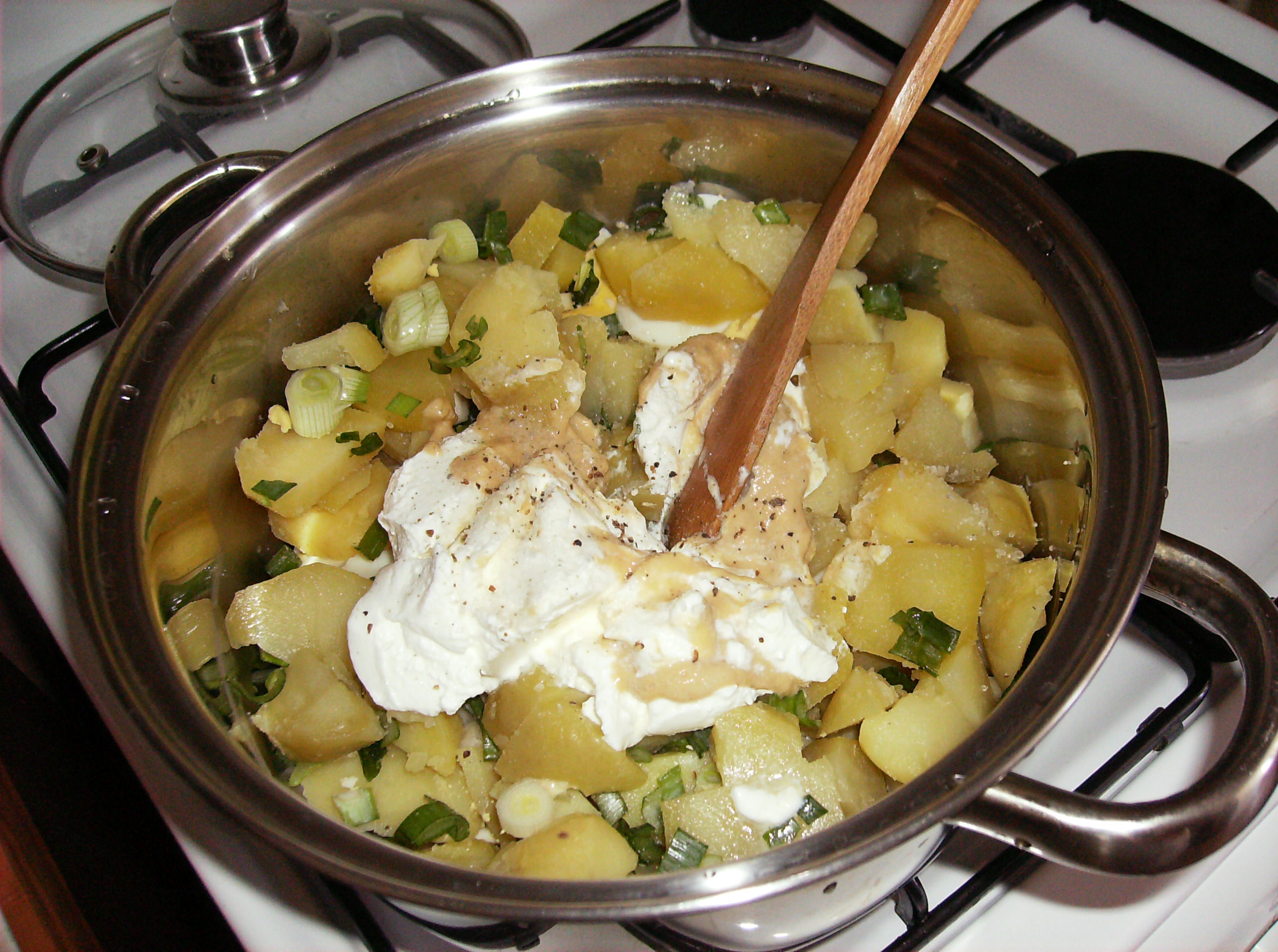 Salata de cartofi cu oua