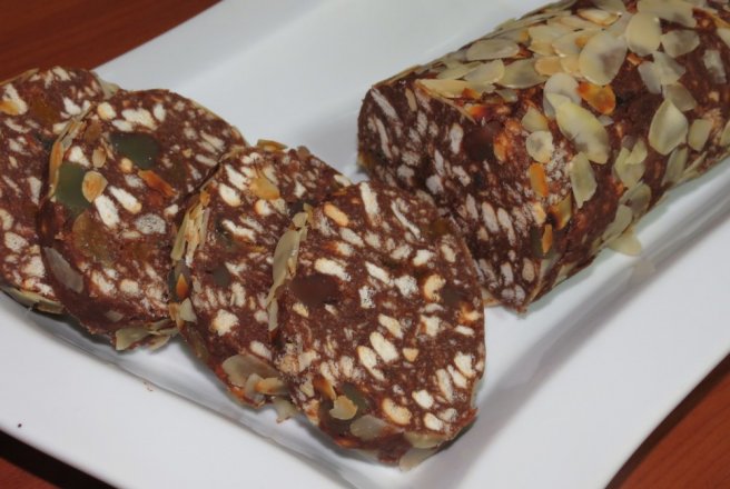 Salam de biscuiţi, reţetă cu arome orientale
