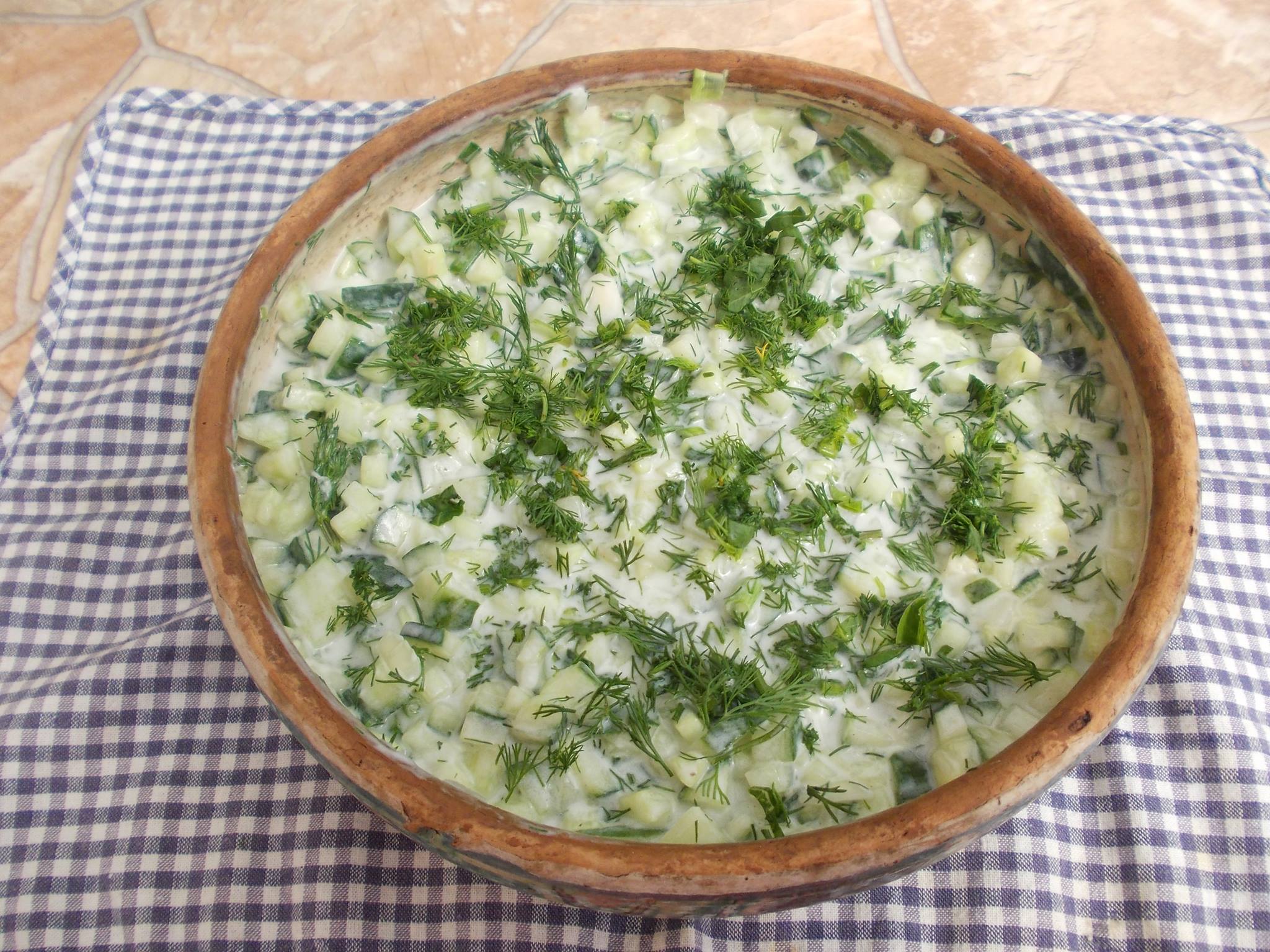 Salata de vara cu castraveti si iaurt