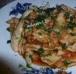 Paste cu carne de porc in sos tomat