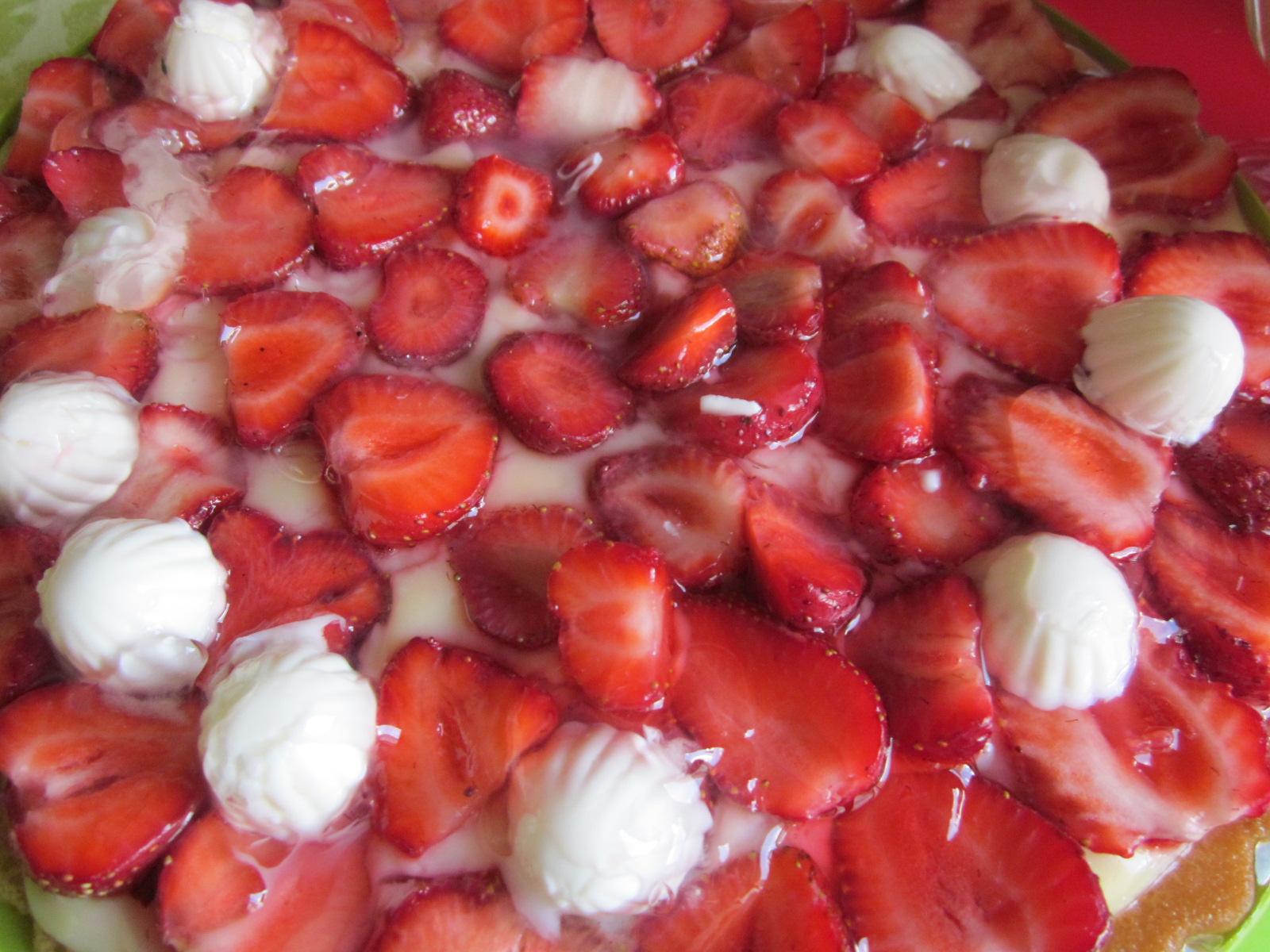 Tartă cu căpșuni și miez de lapte