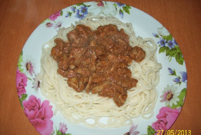Spaghete cu sos de ficat