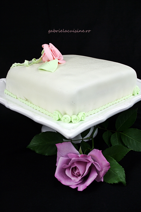 Tort “Mama”, cu crema de lamaie si jeleu de zmeura