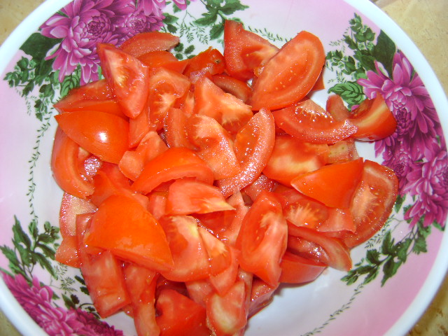 Salata de rosii si ceapa verde