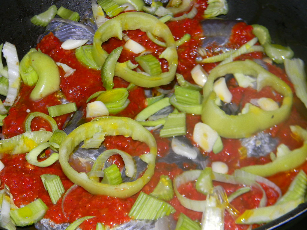 Merlucius cu legume la cuptor