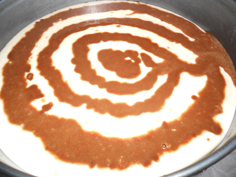 Cheesecake spiralat cu ciocolata si visine