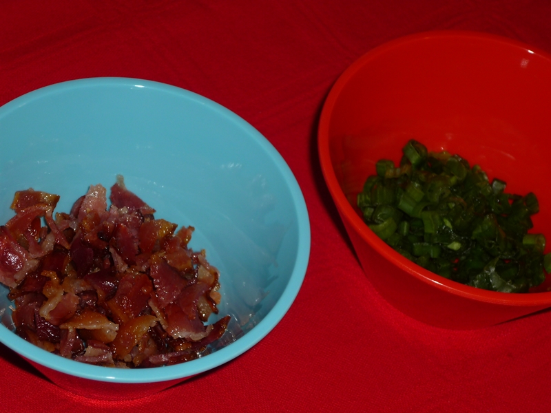 Piure de cartofi cu bacon crocant si ceapa verde