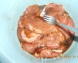 Muschi de porc cu sos de visine si cartofi taranesti la cuptor-1
