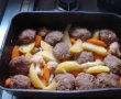 Chiftele din carne de vitel cu legume la cuptor-4
