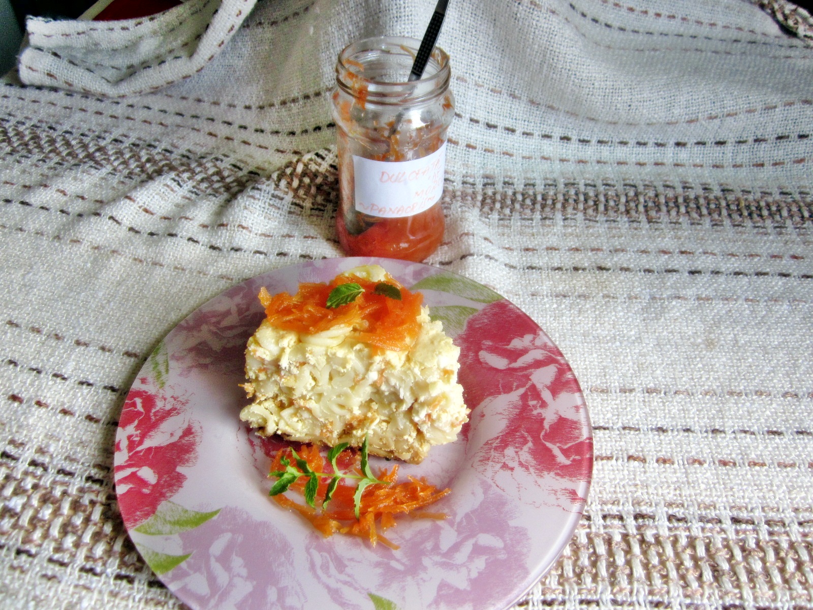 Budincă de paste cu dulceața de morcovi coaptă în vasul Zepter