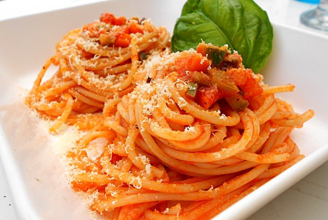 Spaghete cu legume a la  bolognese