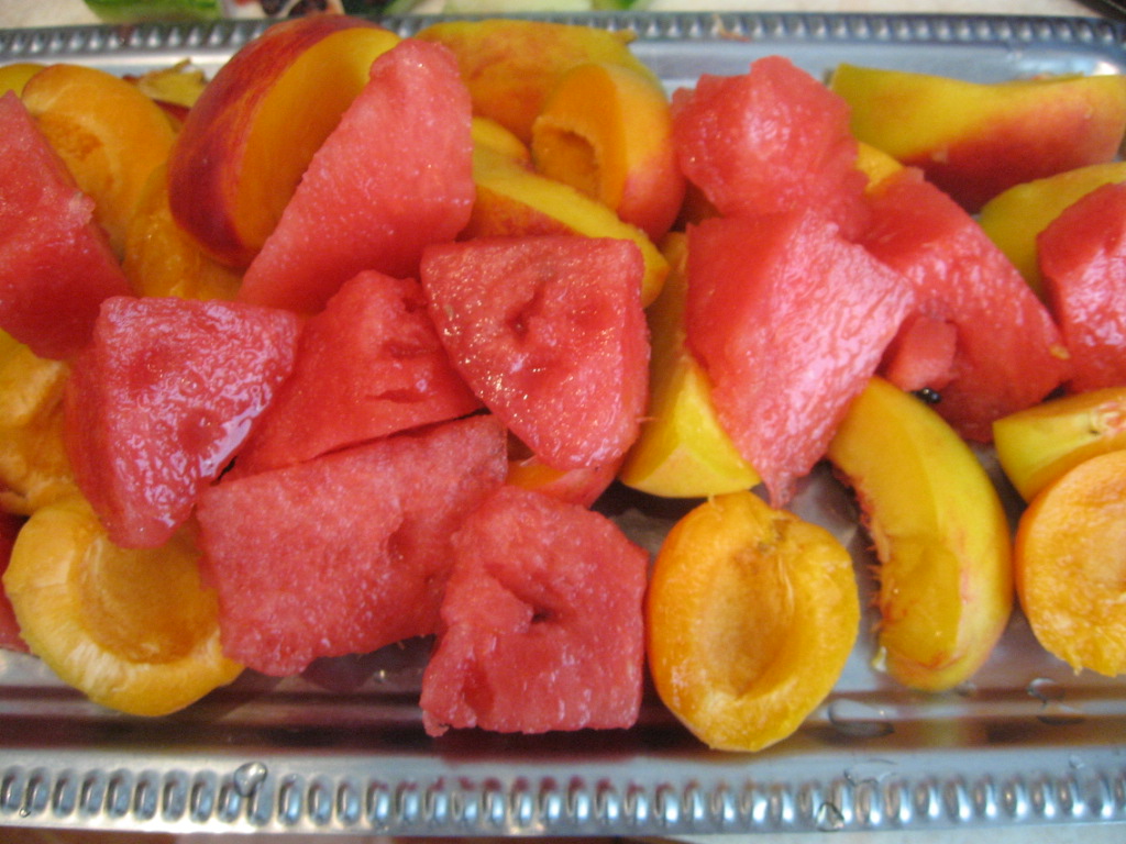 Salata de fructe in cupe de pepene