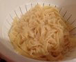 Spaghete cu ton,ceapa verde si smantana-4