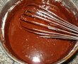 Prajitura ciocolatoasa cu zmeura si frisca-9