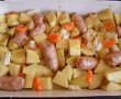 Cartofi cu carnati la cuptor-0