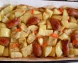 Cartofi cu carnati la cuptor-1