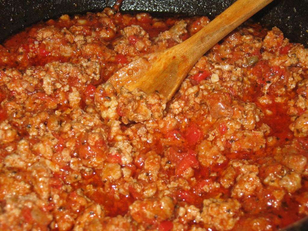 Spaghetti cu carne tocata in sos de rosii