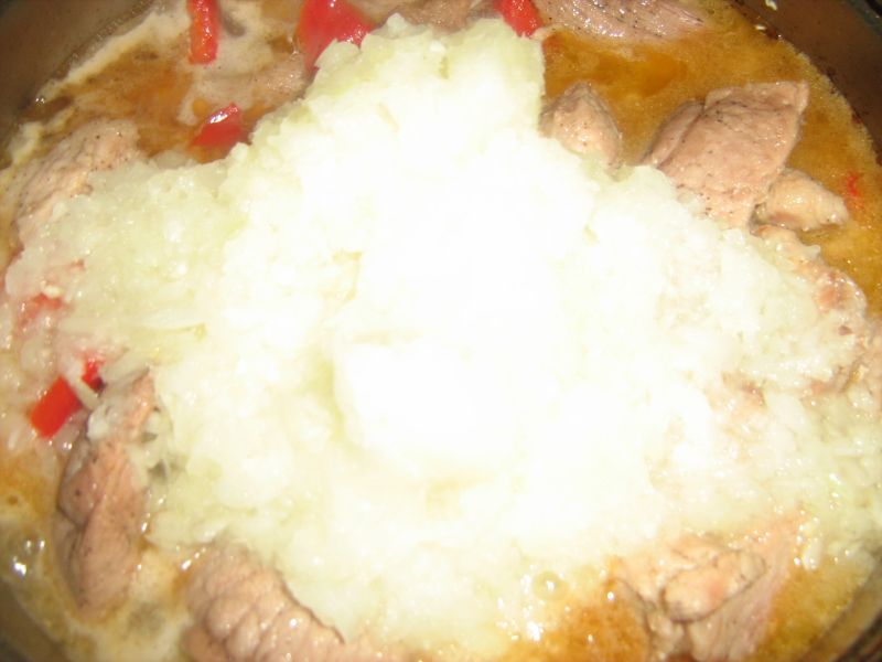 Tocanita din carne de porc cu ardei