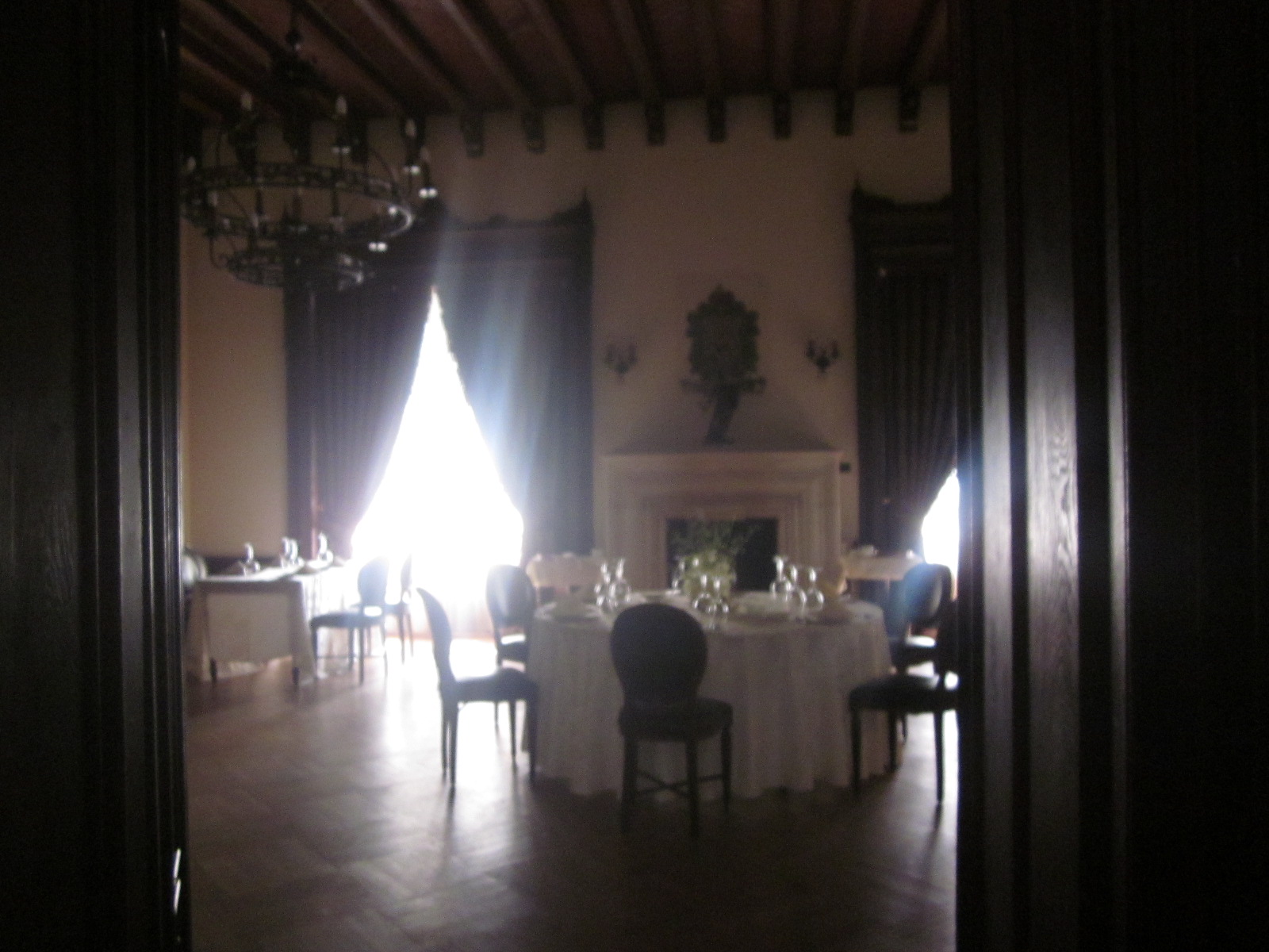 Palatul Mogoșoaia și Palatul Știrbey, 55 de km față de București
