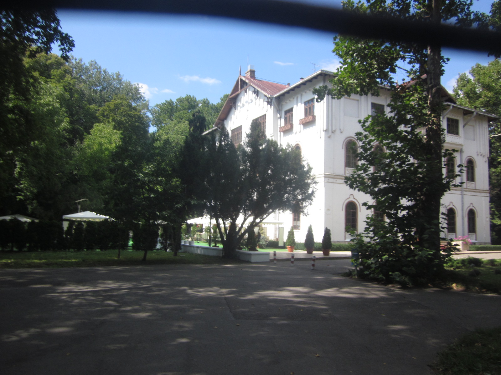 Palatul Mogoșoaia și Palatul Știrbey, 55 de km față de București