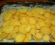 Cartofi cu carnati si smantana la cuptor-8