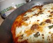 Pizza cu branzeturi si ciuperci de roua-4