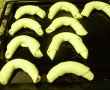 Cornuri  cu mac si banane-1