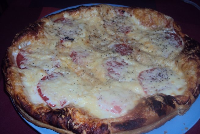 Pizza cu rosii si cascaval