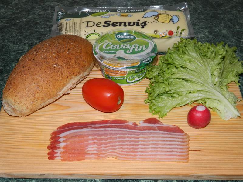 Sandvis cu bacon