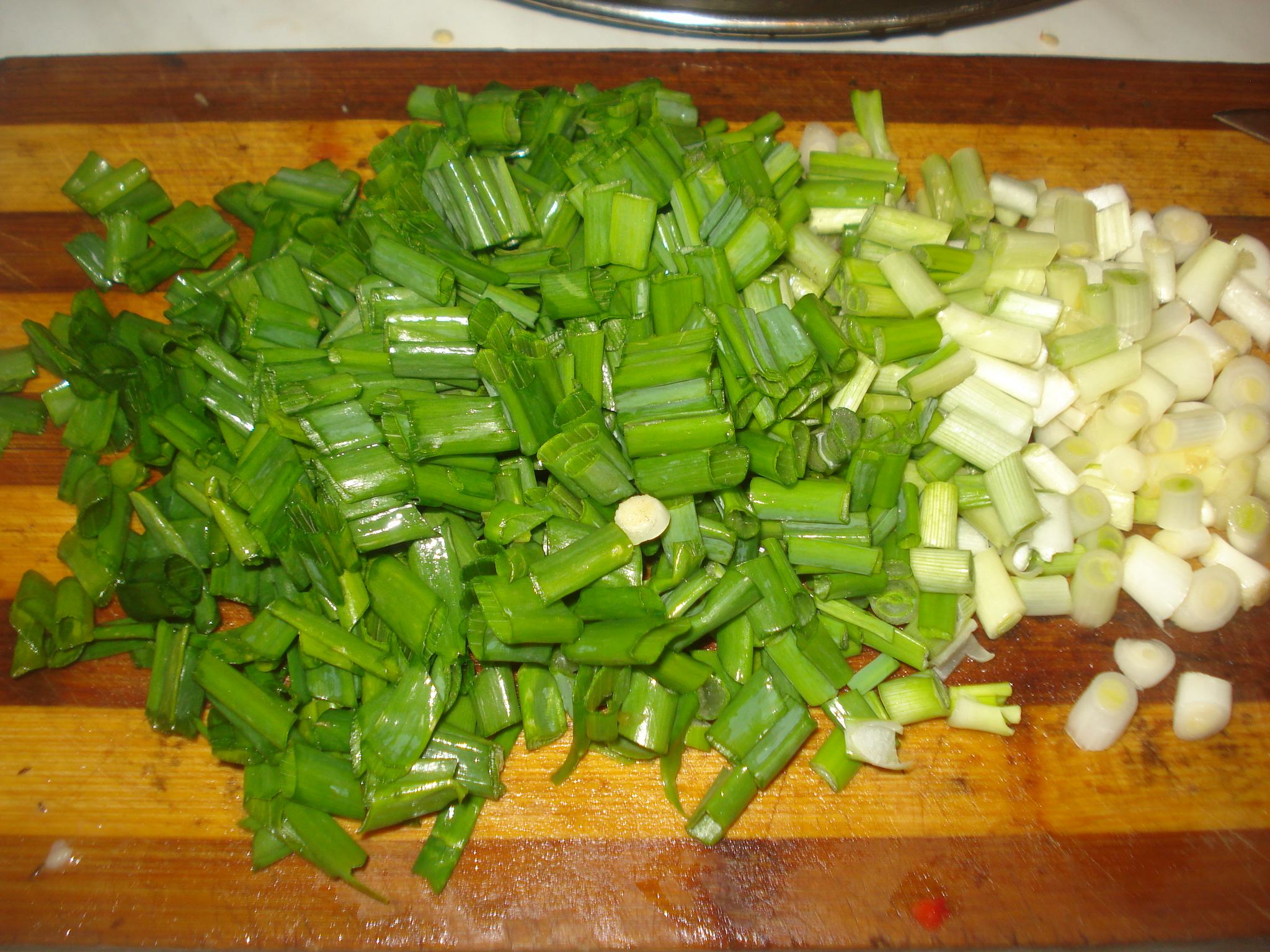 Coaste de porc cu ceapa verde la cuptor
