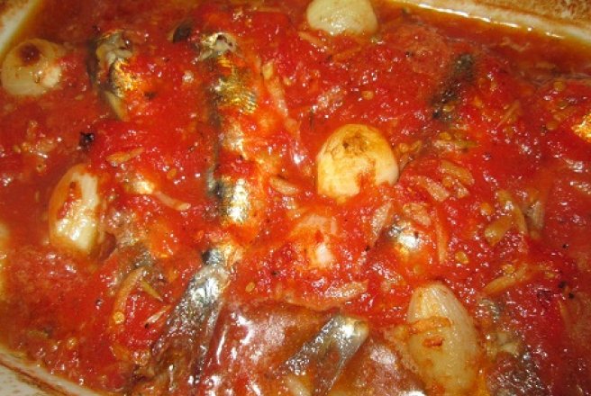Sardine cu sos de roşii la cuptor