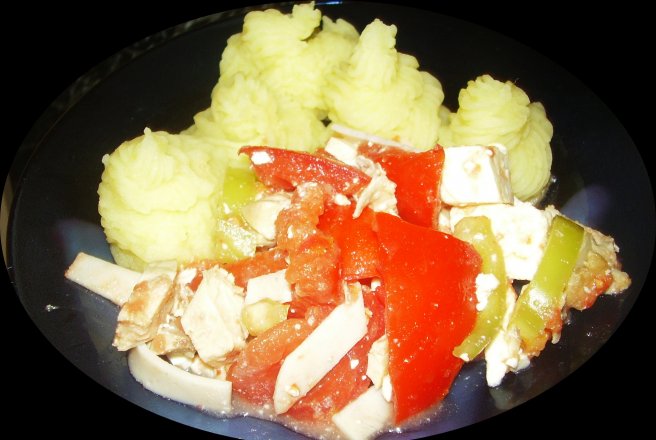 Salata asortata  cu piure de cartofi