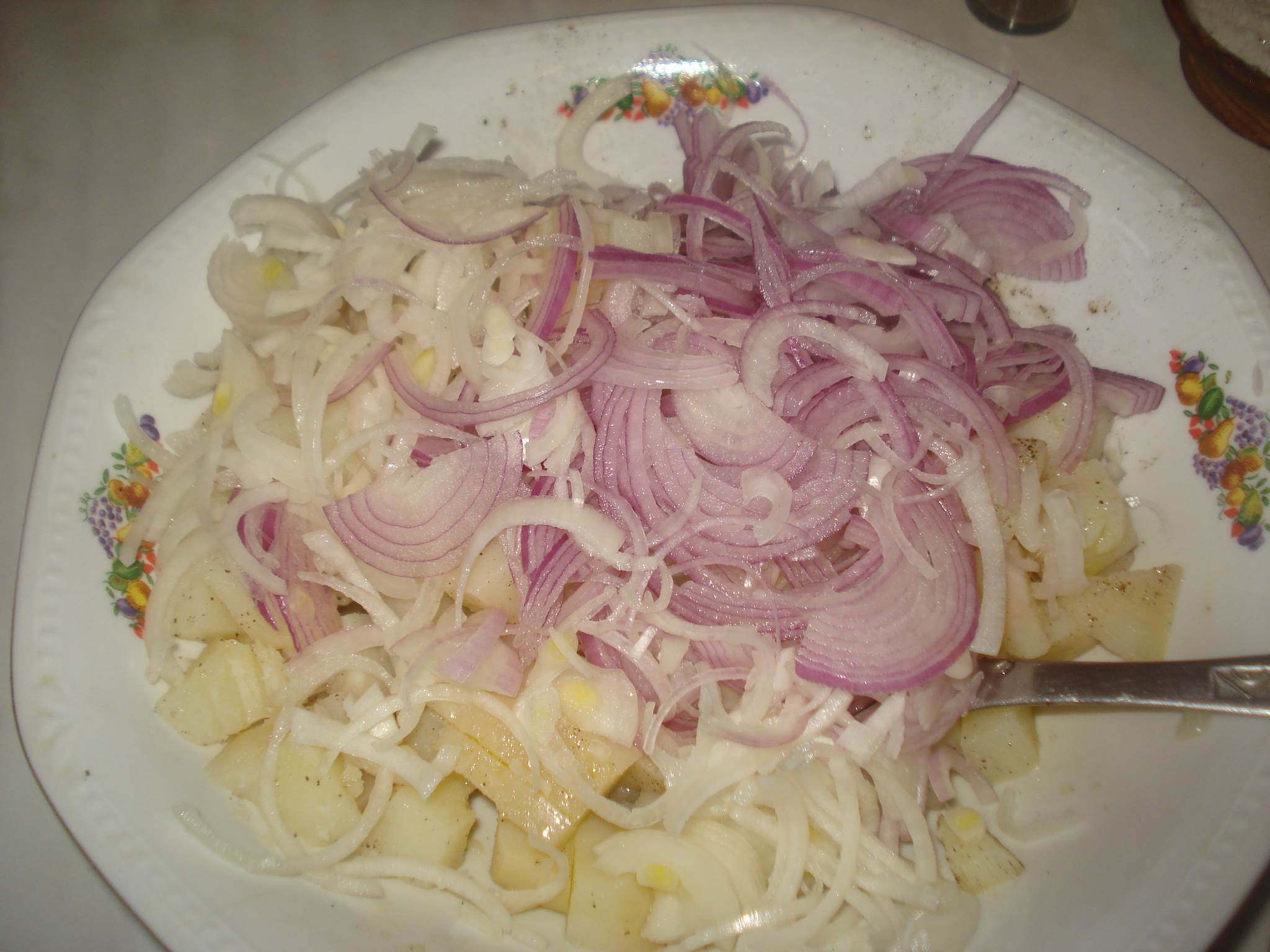 Salata cu macrou marinat
