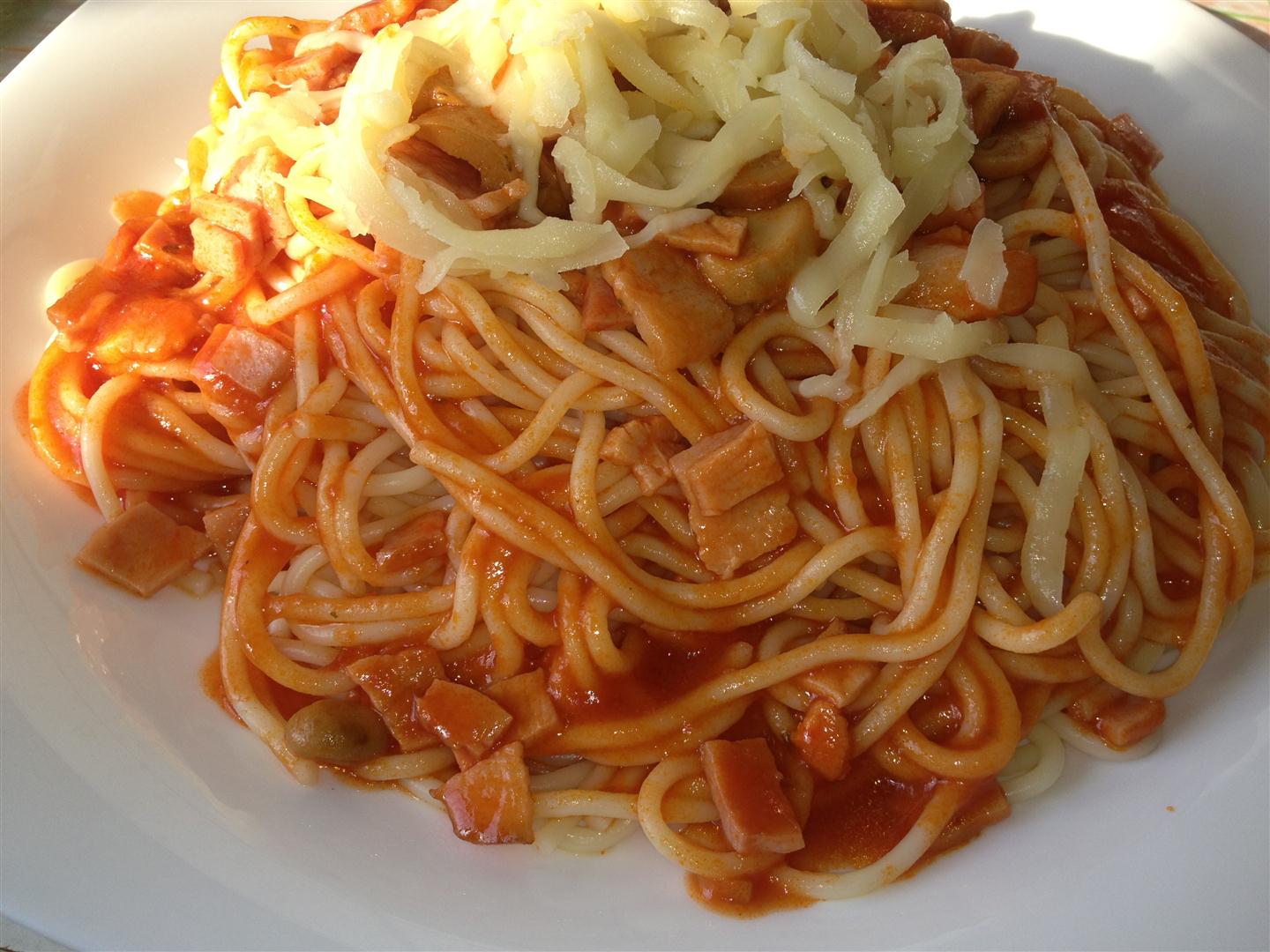 Reteta de spaghete milaneze cu cascaval si ciuperci