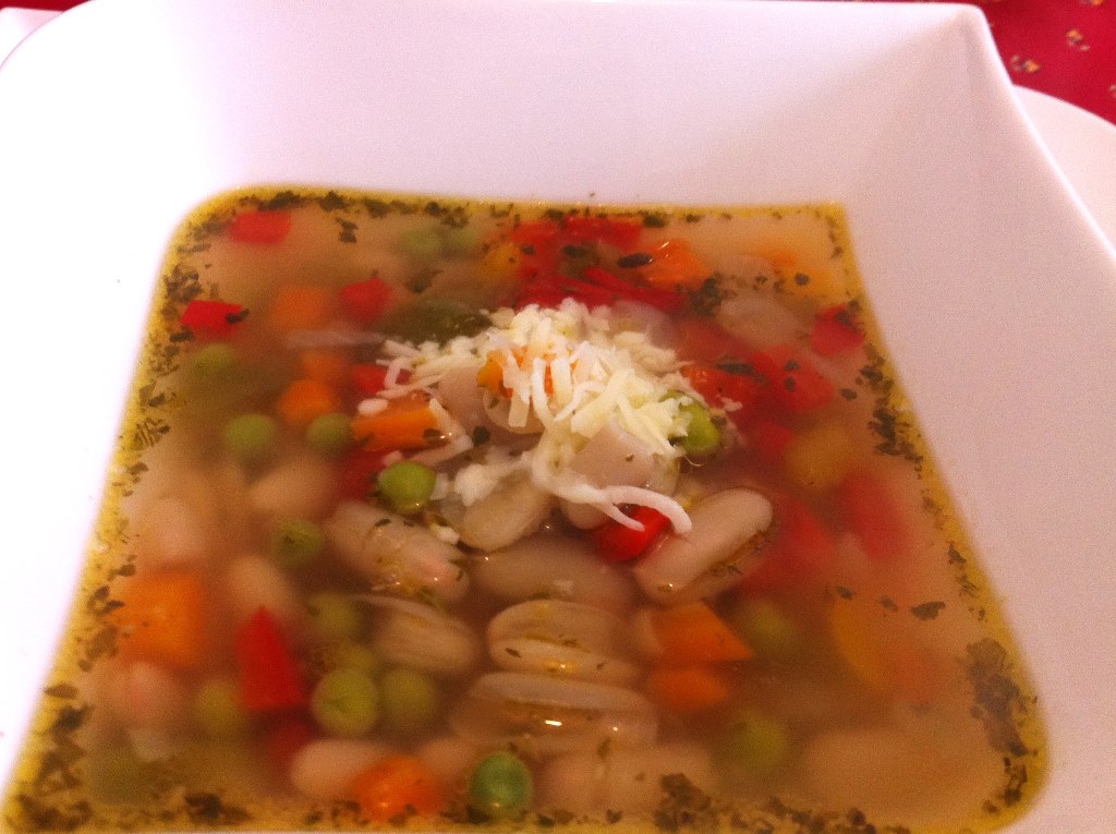 Supa italiana cu legume si cascaval afumat