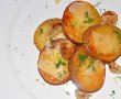 Cartofi copti cu usturoi si parmezan-3