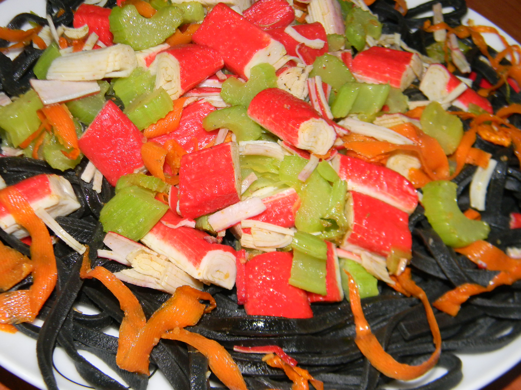 Tagliolini  negre cu surimi