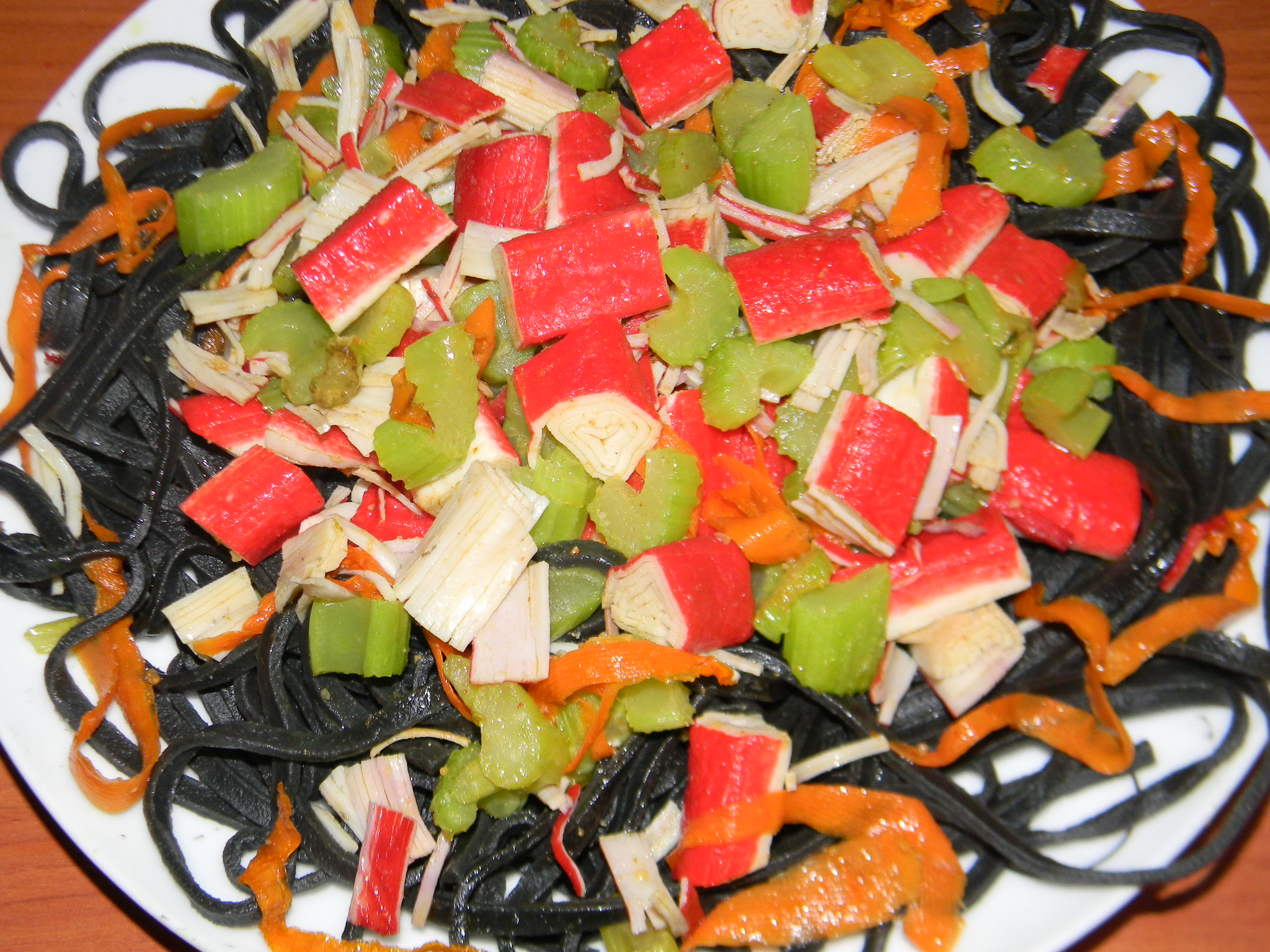 Tagliolini  negre cu surimi