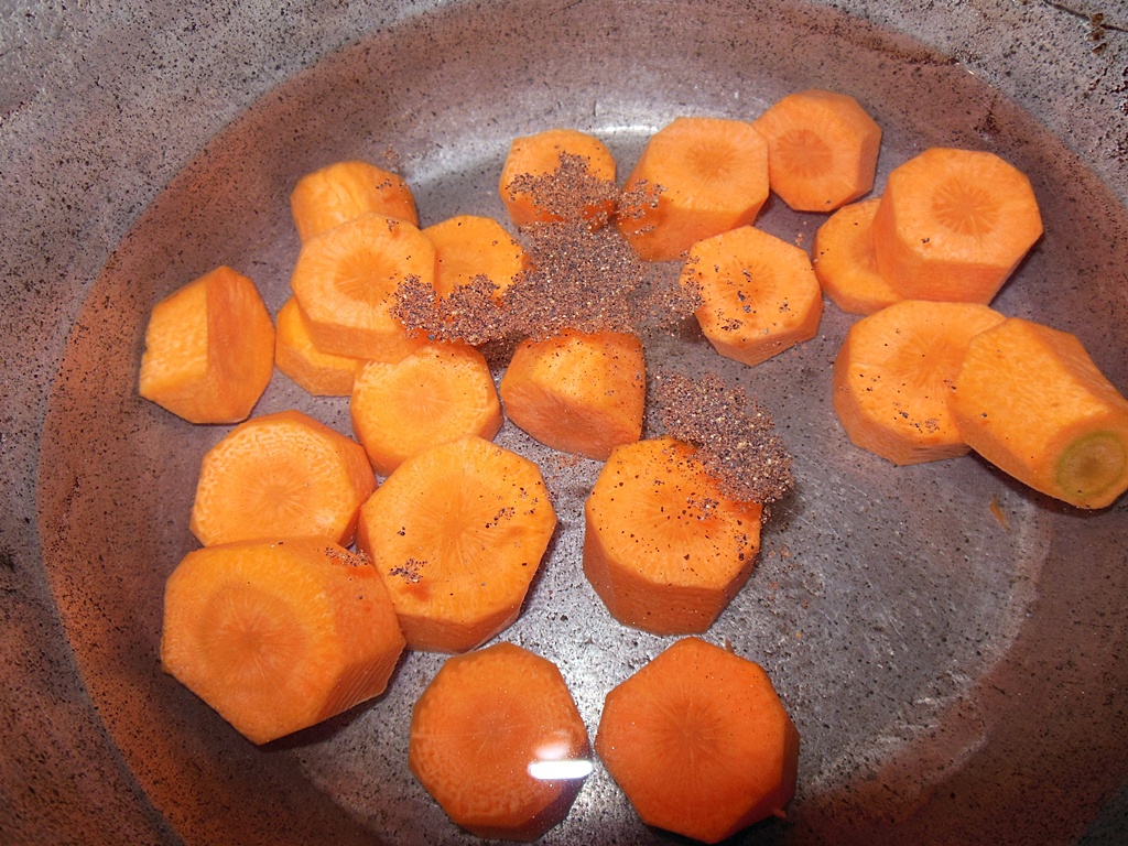 Somon cu piure de mazare, morcovi si sos de mustar