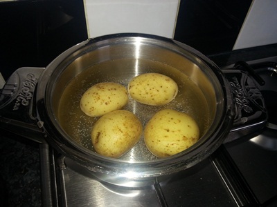 Cartofi in coaja la cuptor cu cascaval