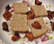 Omleta cu jumari, ceapa rosie si paine toast-0