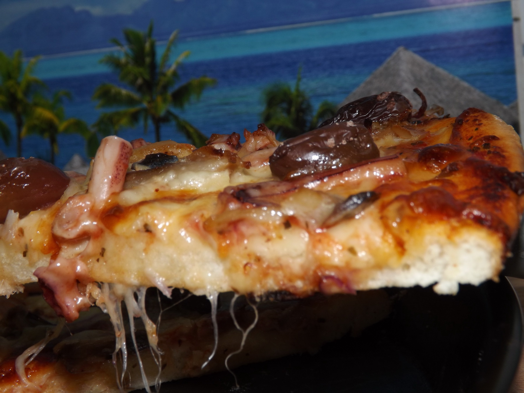 Pizza cu macrou afumat si calamar