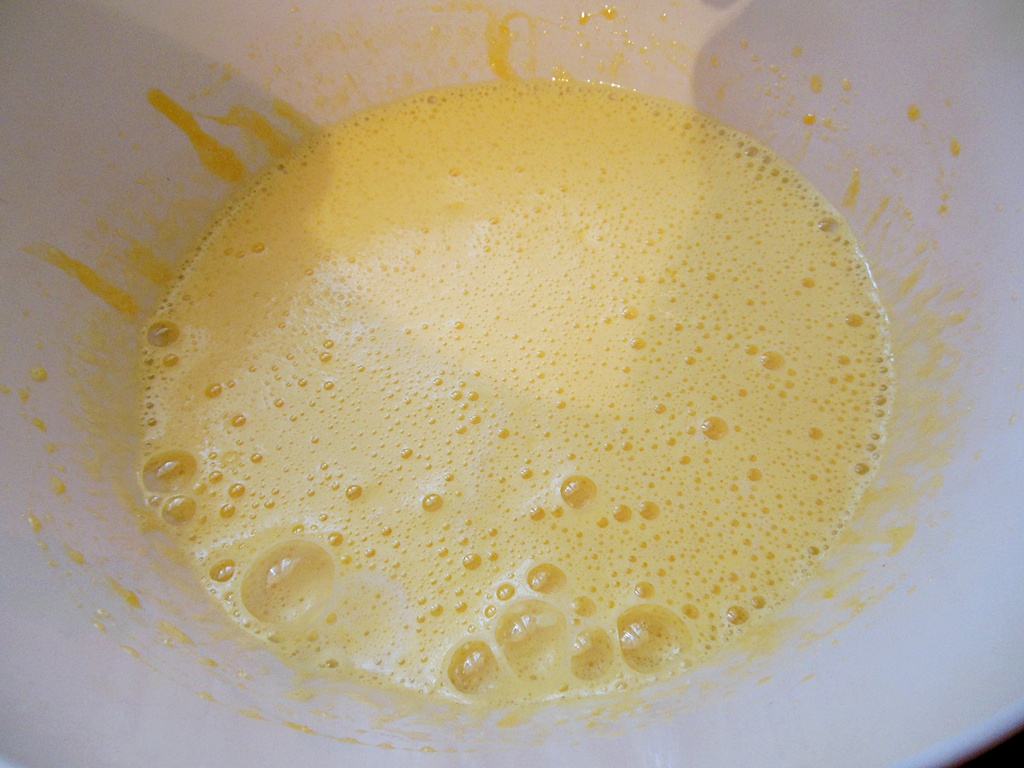Prajitura cu crema de vanilie si nuca caramelizata