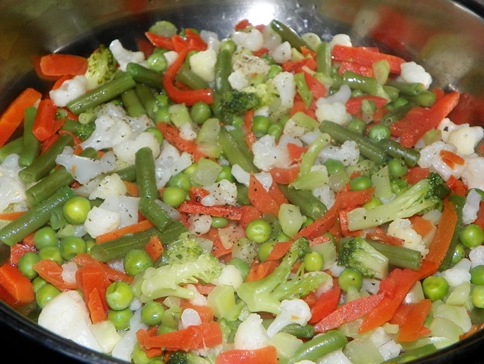 Friptura de rata cu legume sotate si sos de smantana cu capere