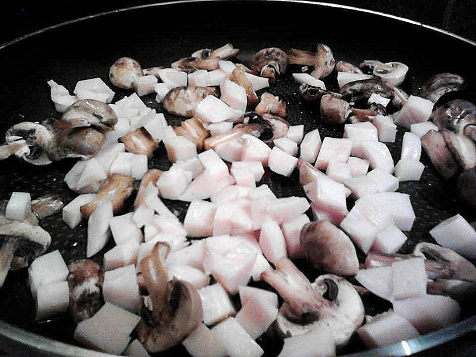 Ravioli con funghi e prosciutto di pollo
