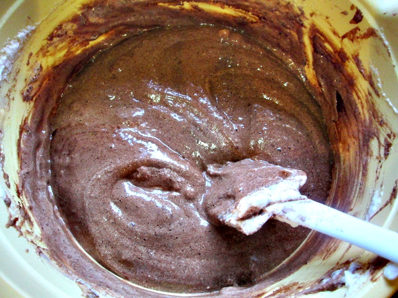 Tort cu piersici si ciocolata