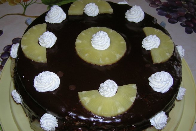 Tort "RAPID" cu ciocolata si ananas