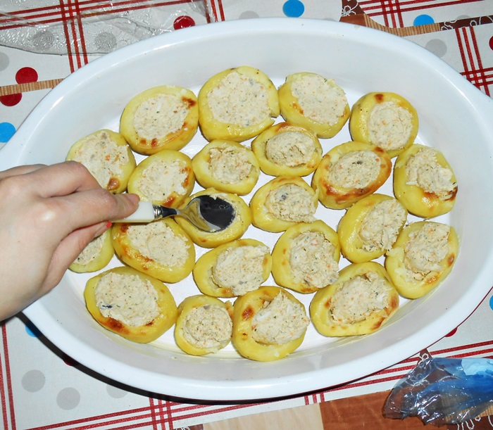 Cartofi umpluti cu piept de pui