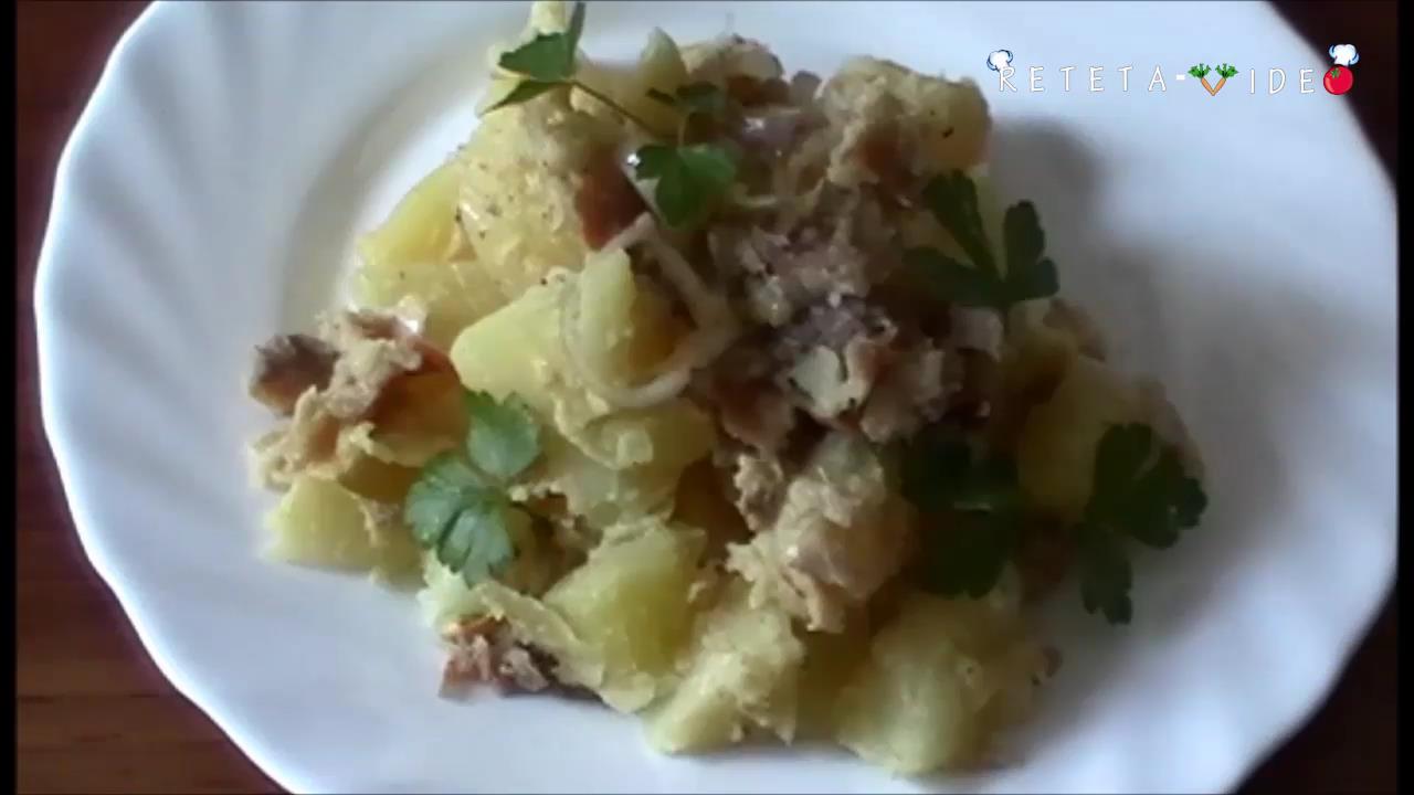 Salata de Cartofi si Peste Afumat (Reteta Video)