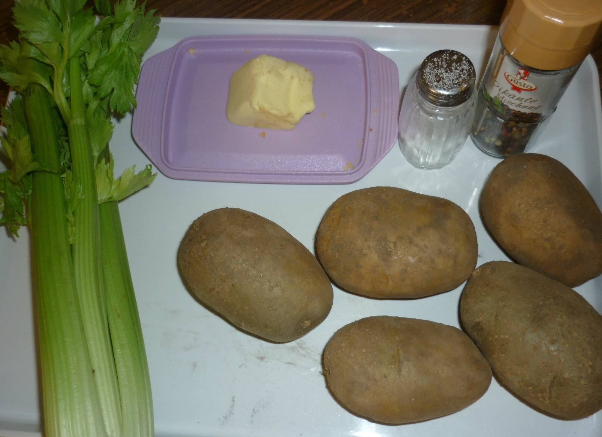 Piure de cartofi cu tulpina de telina